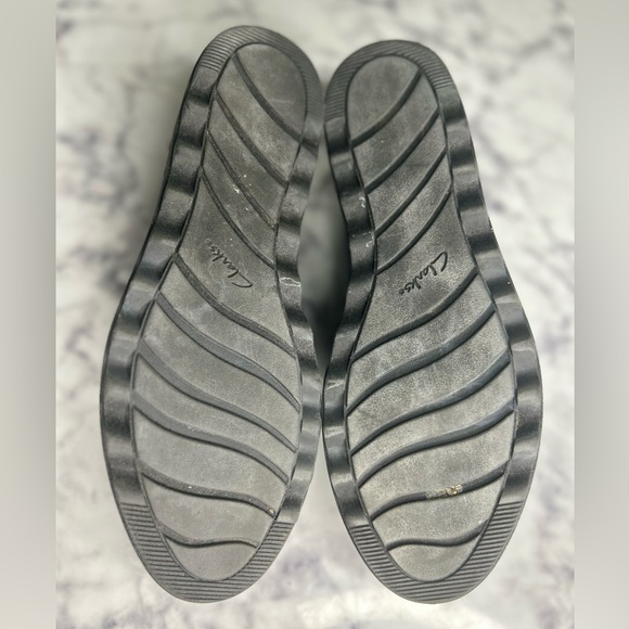 Clarks Patent Leather Loafers Women’s Size - Picture 3 of 7